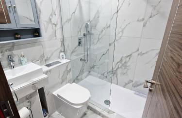 Contemporary 1 Bed Apartment, In Central Buxton - Photo 3