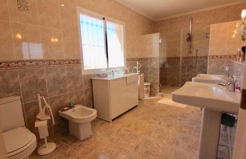 villa Pinosol con vista al mar - Photo 17