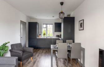 Elegant 3 Bed Apt for Contractors & Families Sleeps 5 - Foto 4