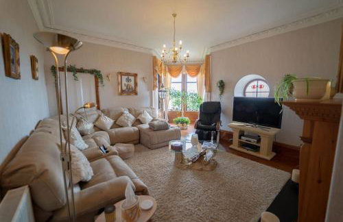 Stunning Central Villa by Golf Course & Beach - Foto 18