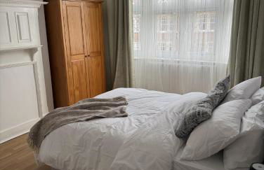 Ealing ,South Ealing, ,Richmond park ,Heathrow airport,Gunnesbury park,London - Foto 16