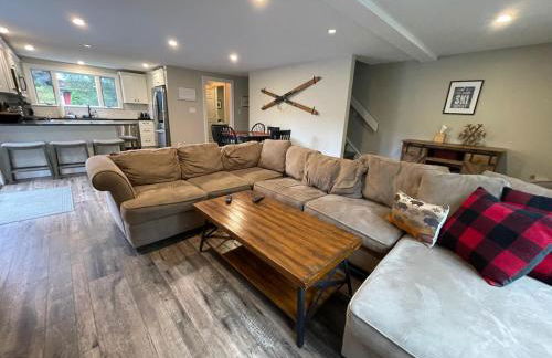 SKI Bike, Hike & Golf Townhouse w/ Hot tub - Foto 1