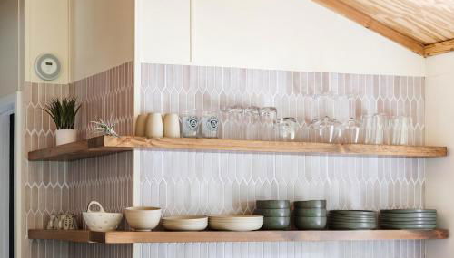 Mountain View Bungalow Near Breweries, Trails, Pool and Waterfalls - Foto 5