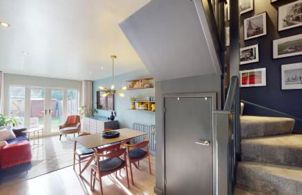 Castle Townhouse Kenilworth - Private Parking - 24 Hr Gym Access - Town Centre - Foto 17