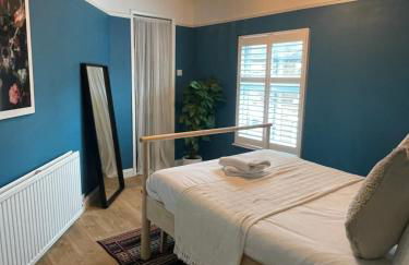 Hoole House- Bright and modern 2 bedroom house, close to Chester train station and the City Centre - Photo 7