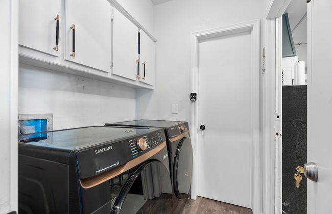 5BR Relaxation Haven Hot Tub Pool Table Fun M - Foto 3