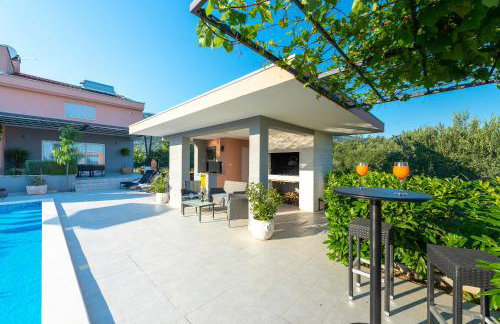 Villa Toni with 5 bedrooms and heated pool - Photo 7