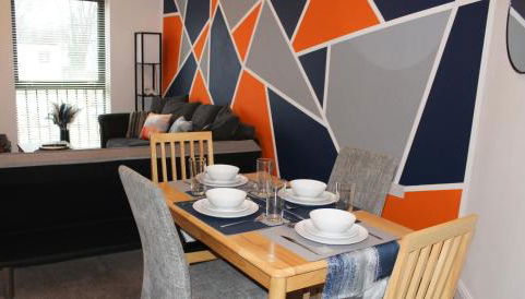 RestWorkPlayShortStays apartment, free parking and wifi, perfect for contractors, near to i54 park and city centre - Foto 3