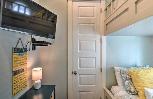 Steps to Crystal Beach Gem with Ocean-View Deck! - Foto 26