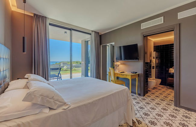 Hotel DeVille - Photo 34