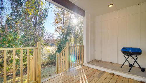 Near Grand Lake Charming Grove Home with Deck - Foto 3