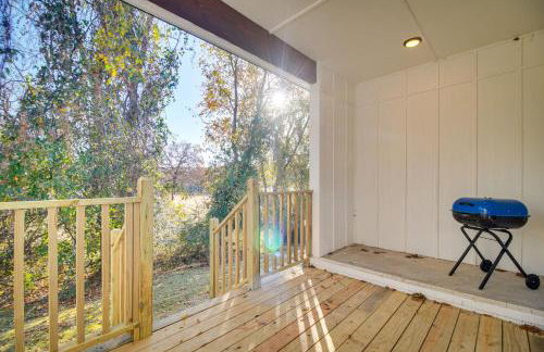 Near Grand Lake Charming Grove Home with Deck - Foto 3