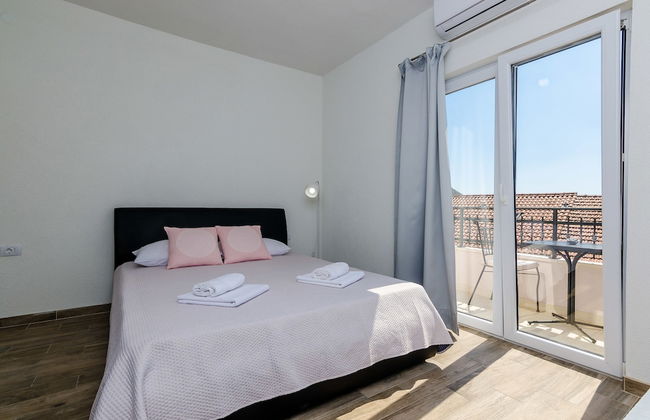 Apartments Life - Photo 10