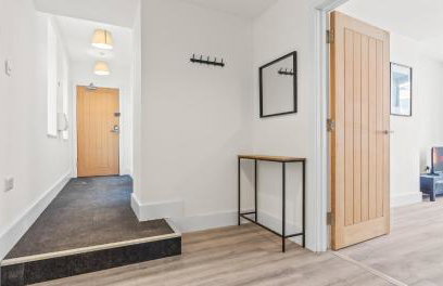 2BR Apartment with Sofa bed I Prime Town Centre Location I Gold St D-Lux, Modern Amenities, Walk to Train, Bus Stations, Shops & Cafés I Leisure and Business Stays Welcome - Foto 29