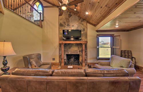 Clarkesville Ranch Cabin with Screened-In Porch! - Foto 5