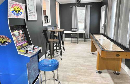 Family Retreat Prime Location in Decatur - Photo 6