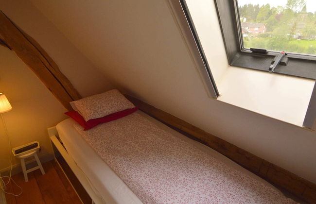 Stunning Holiday Home Near Forest in Slenaken - Photo 15