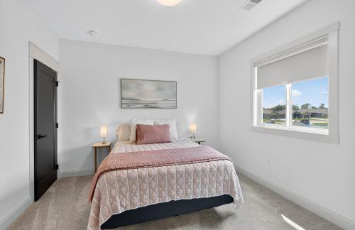 Plush & Roomy - Perfect for All Ages near KU & KC - Photo 22