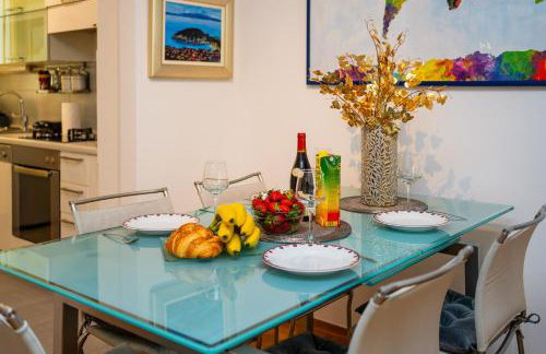 Cityscape Comfort Apartment With Garage - Happy Rentals - Photo 32