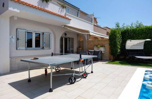 Villa Vision with Heated Pool & Jacuzzi in Sestanovac - Foto 28