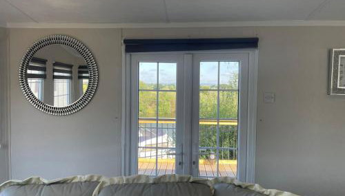 Riverside Lodge, with Hot tub on The River Severn - Foto 2