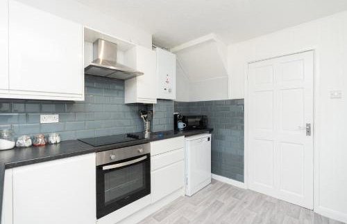 3-Bedroom Cosy Stunning Central Home, Sleeps 8 with Parking and Private Garden - LONG TERM STAY SPRING SPECIAL OFFER AVAILABLE! - by Blue Puffin Stays - Foto 4