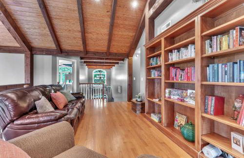 The Retreat at Wildwood - Hot Tub Theater & Deck - Foto 40