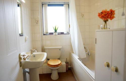 18PG Dreams Unlimited - Budget Flat w free parking - Slough Windsor Heathrow - Foto 20