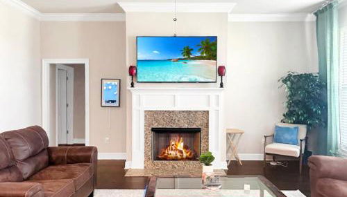 Bungalow BlissYour Luxurious Home Away from Home - Photo 2