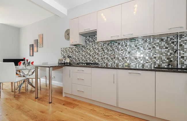 Charming 5 Star 3 Bed London Flat, Garden, Parking - Foto 1
