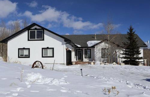 Spacious Ski Chalet W Indoor Hotub & Sep Suite! - Foto 12