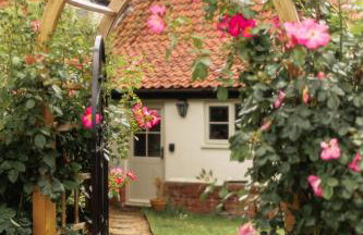 Dreamy Suffolk Country Cottage Escape - Photo 1