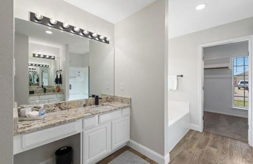 Spacious 5-bedroom villa in welcoming Burleson with WiFi, AC - Foto 69