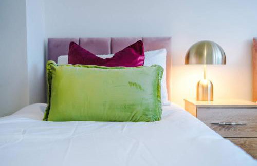 Comfy 3-BR Wirral Home | Free Parking & Wi-Fi - Foto 51