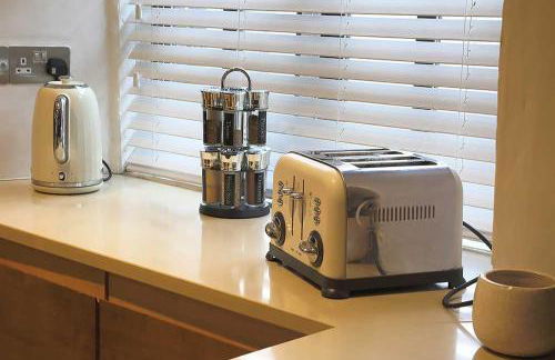 Charming 3 bedroom house with indoor wood burner. - Photo 5