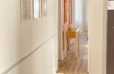 Designer Home 2 Bedroom - 20min to NYC WTC - Private Backyard - Foto 49