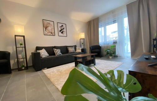 Spacious Apartment with Balcony - nearby Schlosspark - APOLONIAliving - Foto 47