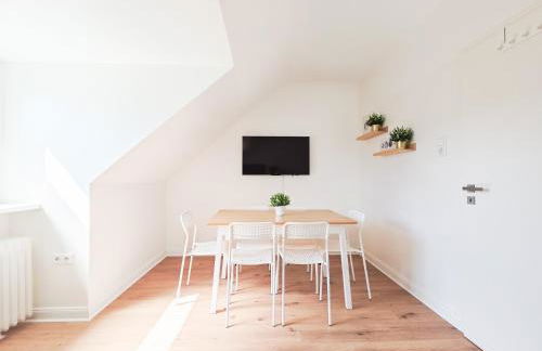 Tolstov Apartments - 3 Room Attic Apartment - Kitchen - 5 min to Messe DUS - Foto 9