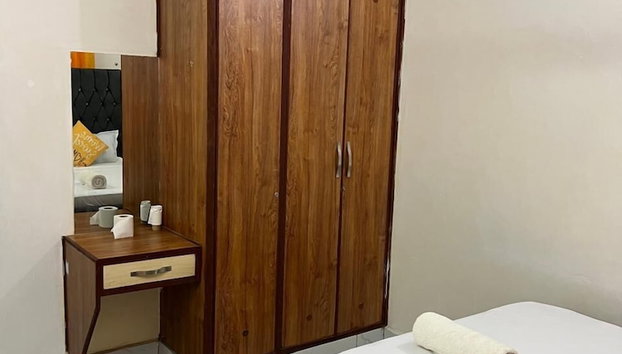 Lux Suites Lakeview Studios Bamburi - Foto 5, Habitación