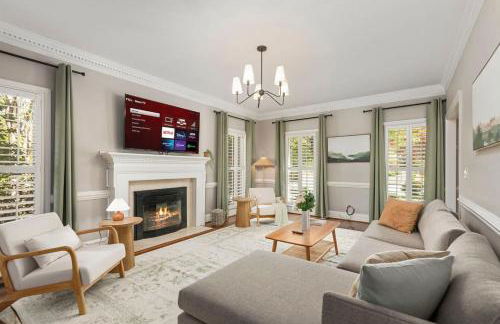 The Greensboro Manor HotTub FirePit Basketball 15 Min To Sedgefield CC - Photo 1