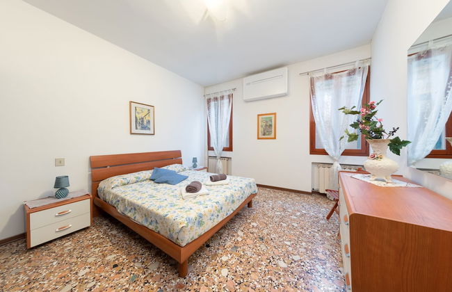 Lovely Canal View - Photo 4