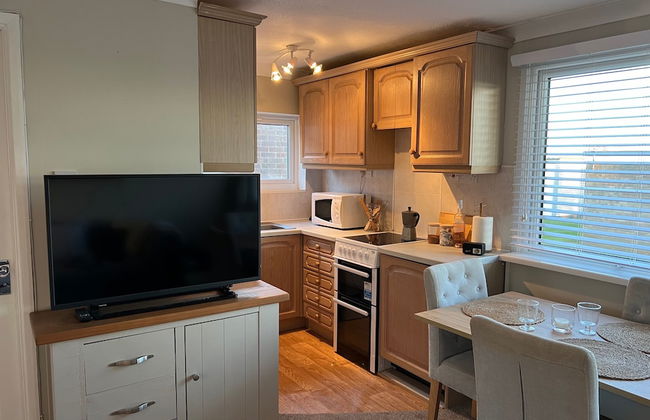 Beach Chalet - 2 Bedrooms - 4 Guests - Parking - Foto 9