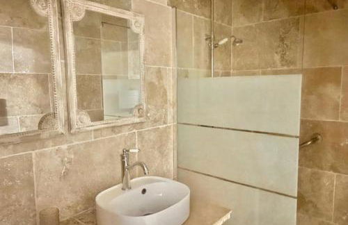 Stunning farmhouse with heated private pool in Provence - Photo 20