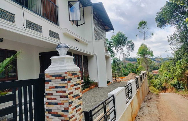 Half Moon - Photo 16