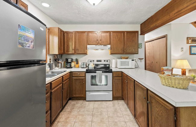 Hygge Home by Avantstay Deck for Outdoor Living, Fire Pit, Game Table - Photo 13