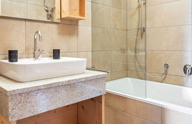 Unique & Exclusively Furnished Chalet near Ski Lift - Foto 14