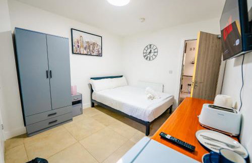 Private Studio With Hot Tub & Ensuite - Photo 6