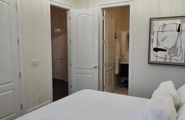 The Luxe Building- 2 Bedroom Apartment in Metropolis - Photo 38