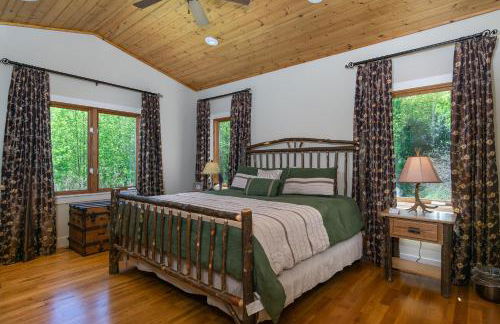 Fireside Retreat Hot Tub, Game Area, Fire Pit & Mountaintop Views! - Foto 22