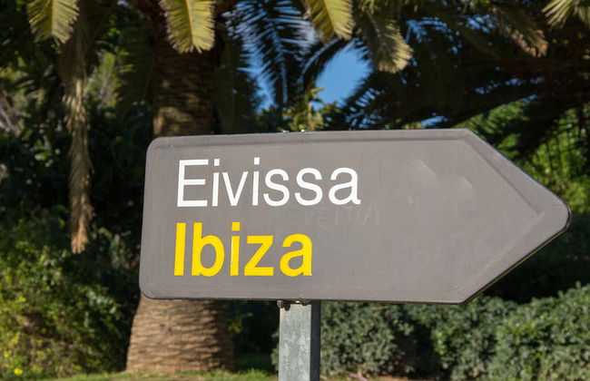 Bus Transfer between Ibiza Airport and Ibiza Town - Photo 8